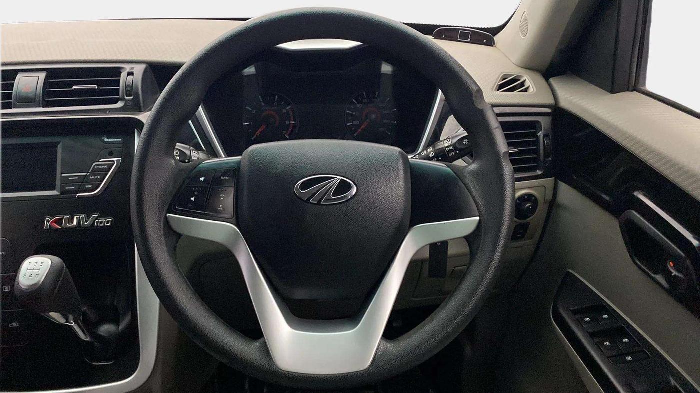 2017 Mahindra Kuv100 K8 D 6 STR, Diesel, Manual, 70,621 km, Steering Wheel Close Up