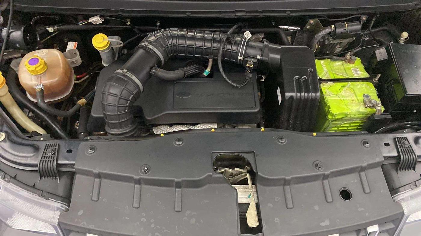 2017 Mahindra Kuv100 K8 D 6 STR, Diesel, Manual, 70,621 km, Open Bonet