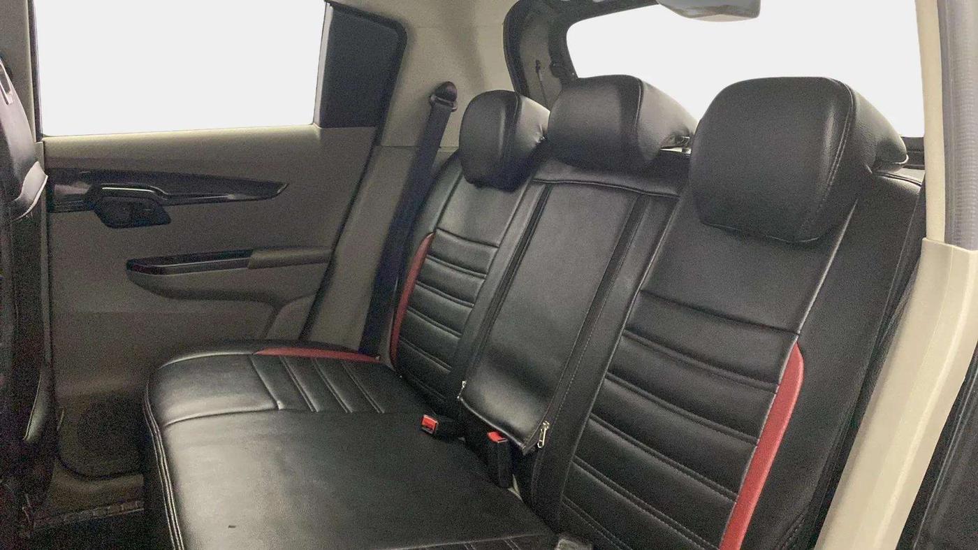 2017 Mahindra Kuv100 K8 D 6 STR, Diesel, Manual, 70,621 km, Right Side Rear Door Cabin
