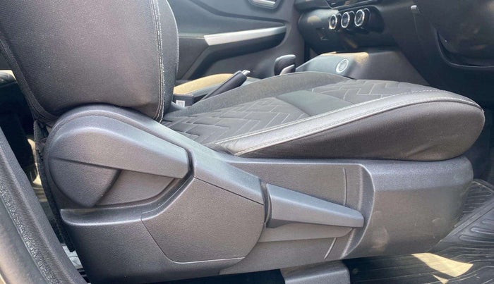 2022 Nissan MAGNITE XV PREMIUM TURBO CVT, Petrol, Automatic, 50,598 km, Driver Side Adjustment Panel