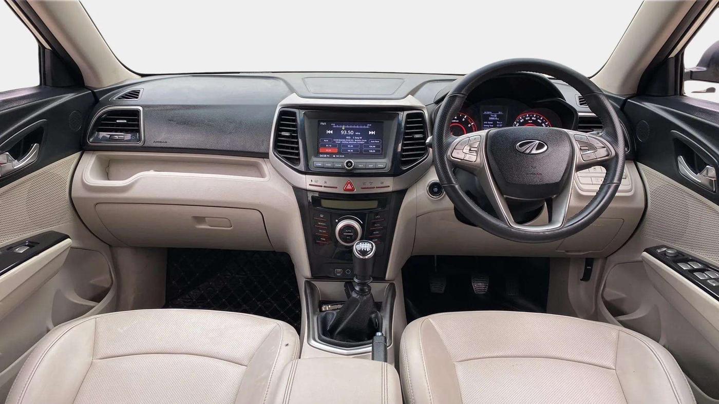 2021 Mahindra XUV300 W8 (O) 1.2 PETROL, Petrol, Manual, 36,025 km, Dashboard
