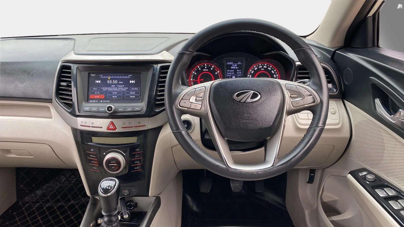 2021 Mahindra XUV300 W8 (O) 1.2 PETROL, Petrol, Manual, 36,025 km, Steering Wheel Close Up