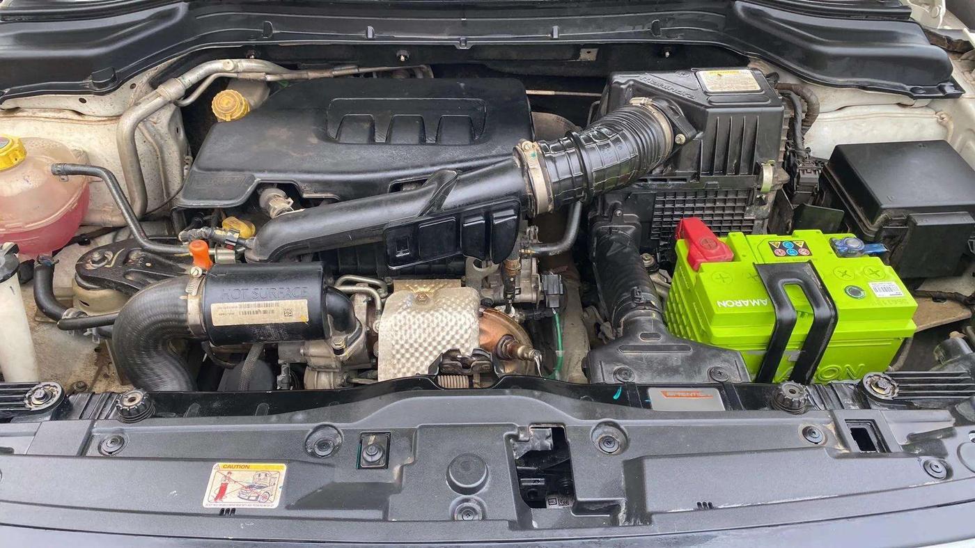2021 Mahindra XUV300 W8 (O) 1.2 PETROL, Petrol, Manual, 36,025 km, Open Bonet