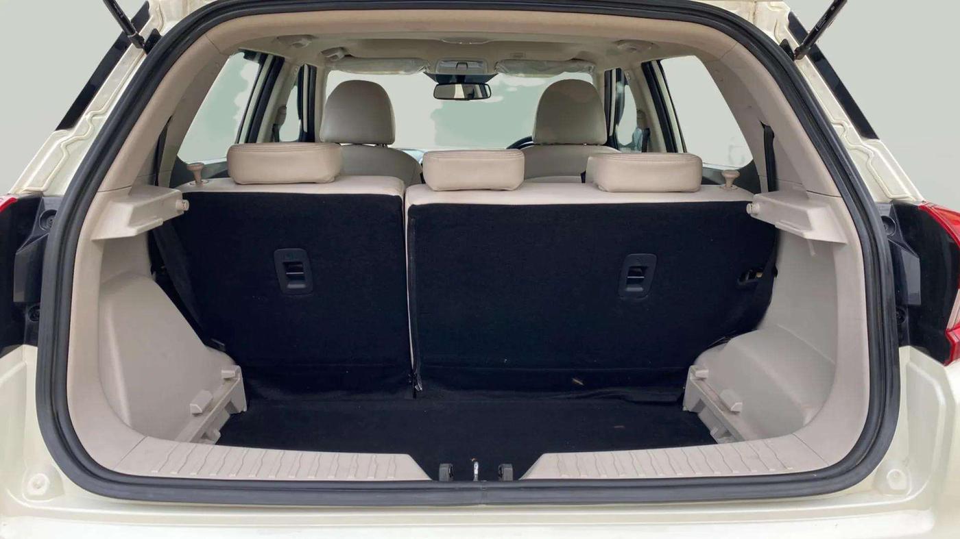 2021 Mahindra XUV300 W8 (O) 1.2 PETROL, Petrol, Manual, 36,025 km, Boot Inside