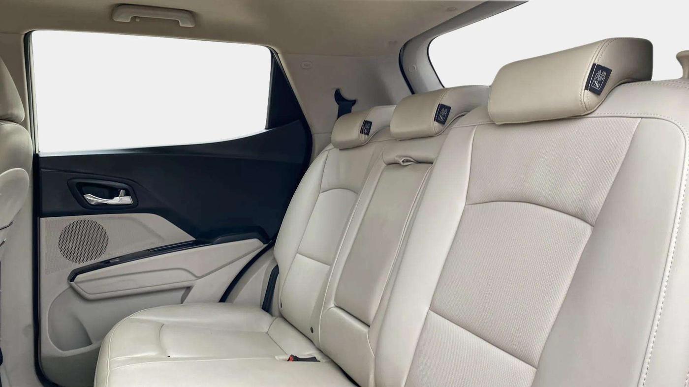2021 Mahindra XUV300 W8 (O) 1.2 PETROL, Petrol, Manual, 36,025 km, Right Side Rear Door Cabin