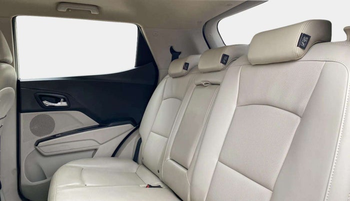 2021 Mahindra XUV300 W8 (O) 1.2 PETROL, Petrol, Manual, 36,013 km, Right Side Rear Door Cabin