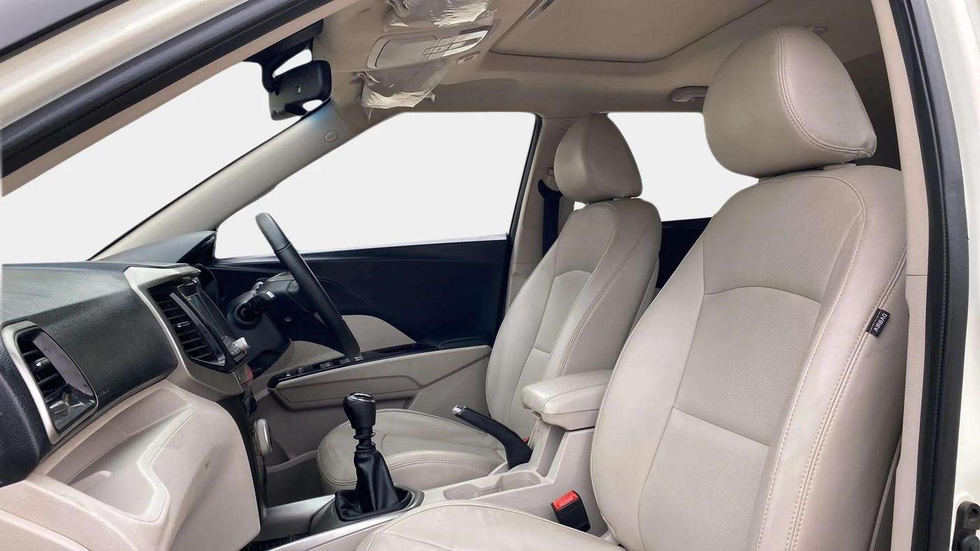 2021 Mahindra XUV300 W8 (O) 1.2 PETROL, Petrol, Manual, 36,025 km, Right Side Front Door Cabin