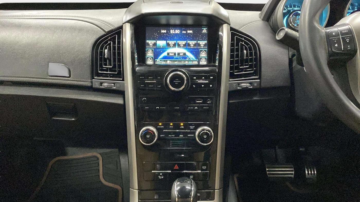 2020 Mahindra XUV500 W11 AT, Diesel, Automatic, 77,209 km, Air Conditioner