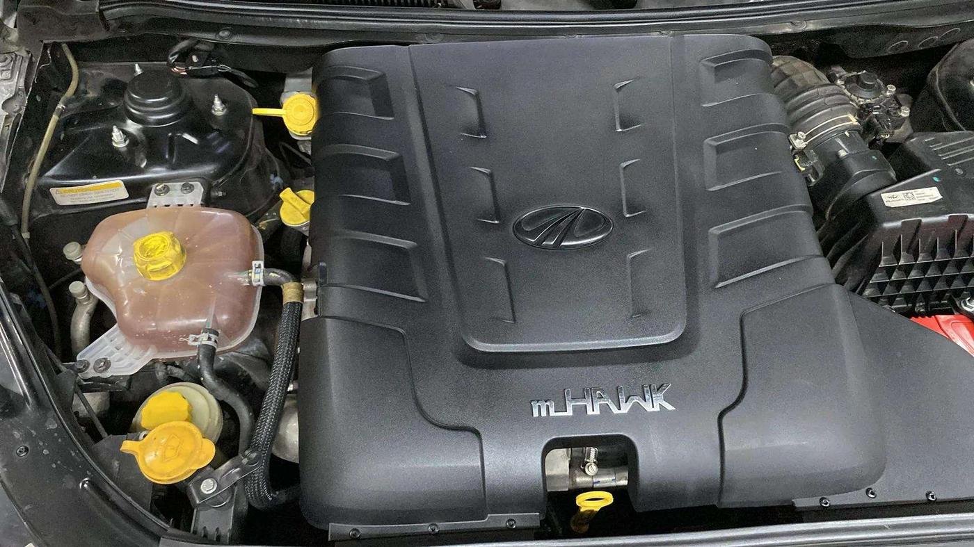 2020 Mahindra XUV500 W11 AT, Diesel, Automatic, 77,209 km, Engine View - Right