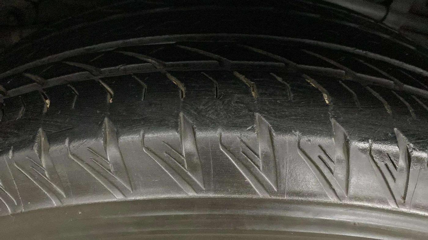 2020 Mahindra XUV500 W11 AT, Diesel, Automatic, 77,209 km, Right Rear Tyre Tread