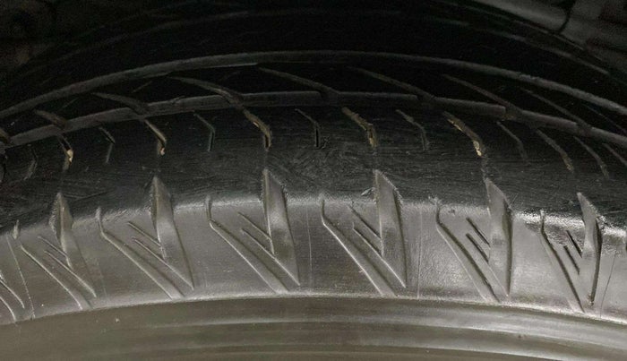 2020 Mahindra XUV500 W11 AT, Diesel, Automatic, 77,062 km, Right Rear Tyre Tread
