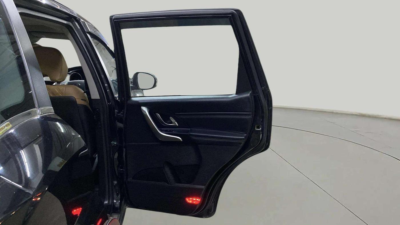 2020 Mahindra XUV500 W11 AT, Diesel, Automatic, 77,209 km, RHS Rear Door