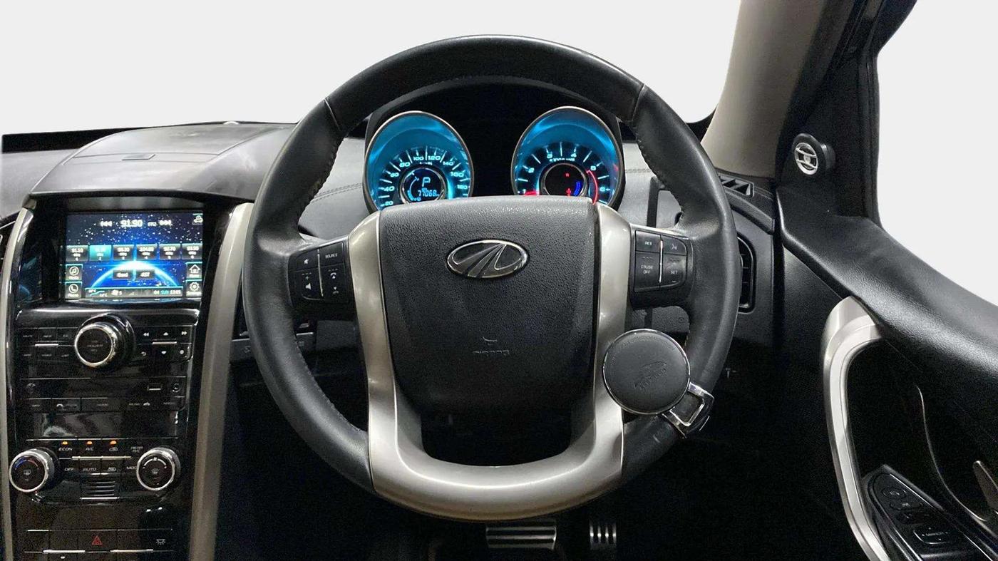2020 Mahindra XUV500 W11 AT, Diesel, Automatic, 77,209 km, Steering Wheel Close Up