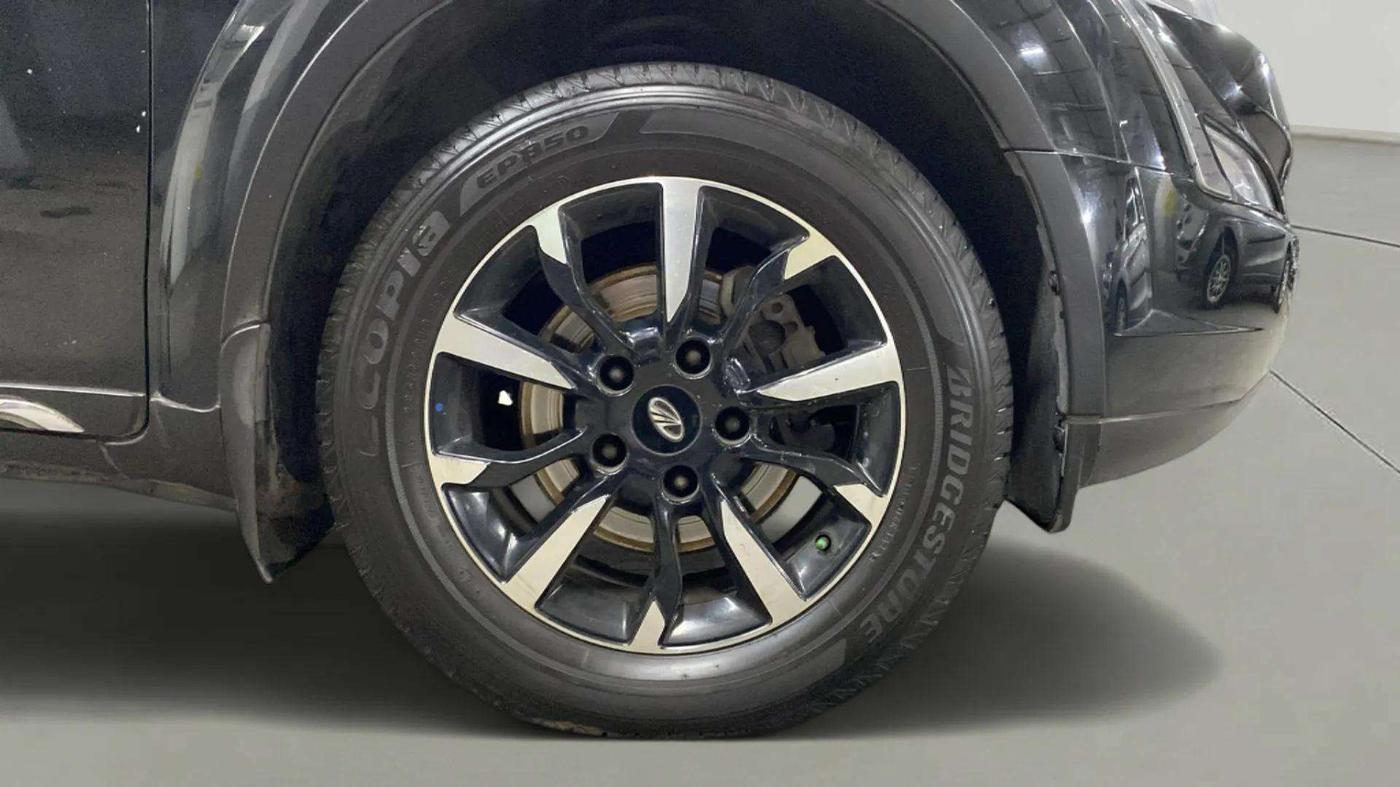 2020 Mahindra XUV500 W11 AT, Diesel, Automatic, 77,209 km, Right Front Wheel