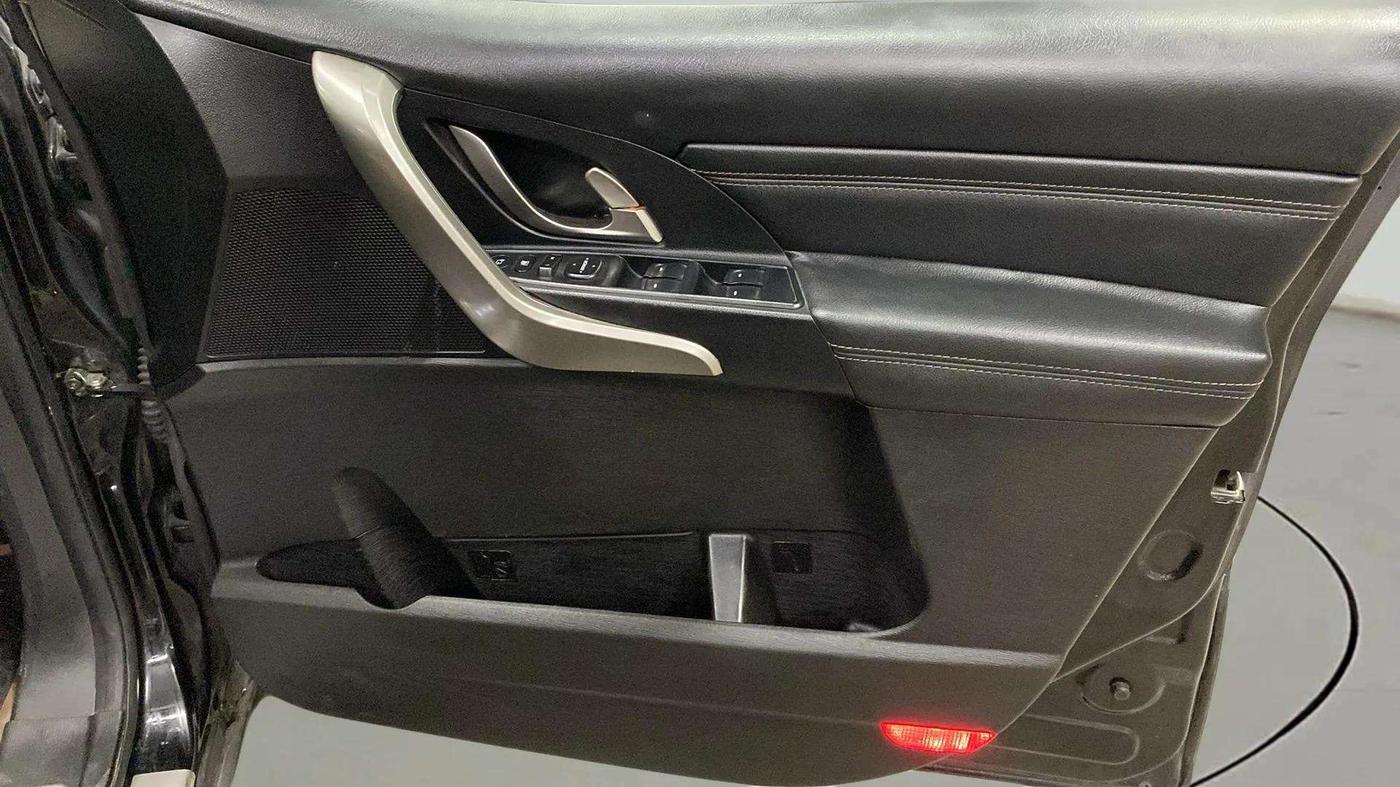 2020 Mahindra XUV500 W11 AT, Diesel, Automatic, 77,209 km, Driver Side Door Panels Control