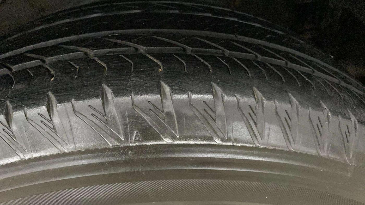 2020 Mahindra XUV500 W11 AT, Diesel, Automatic, 77,209 km, Left Rear Tyre Tread