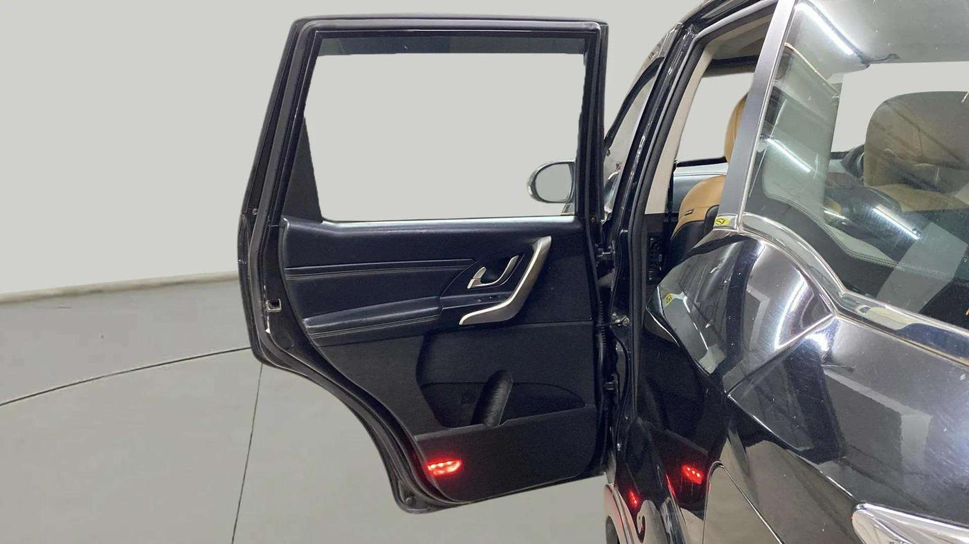2020 Mahindra XUV500 W11 AT, Diesel, Automatic, 77,209 km, LHS Rear Door