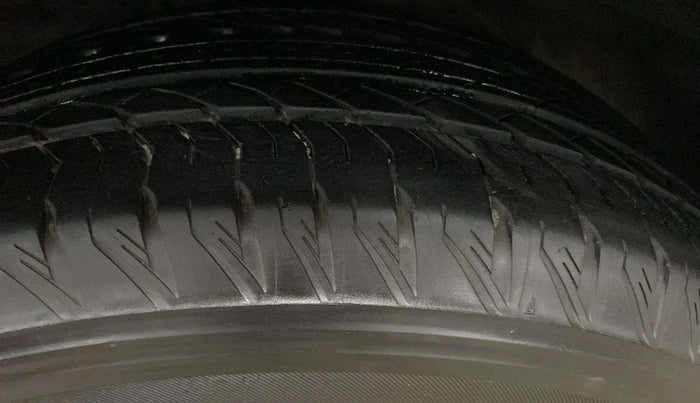 2020 Mahindra XUV500 W11 AT, Diesel, Automatic, 77,062 km, Left Front Tyre Tread