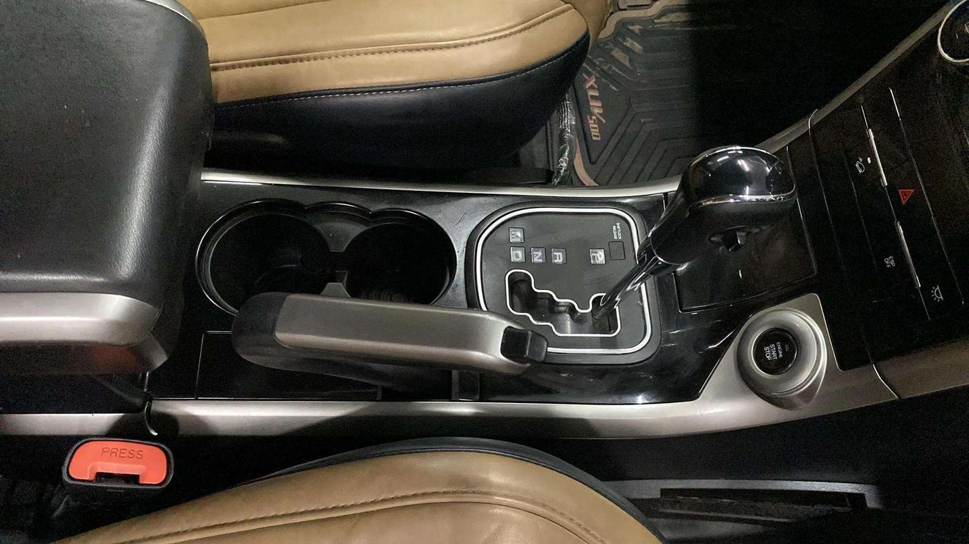 2020 Mahindra XUV500 W11 AT, Diesel, Automatic, 77,209 km, Gear Lever