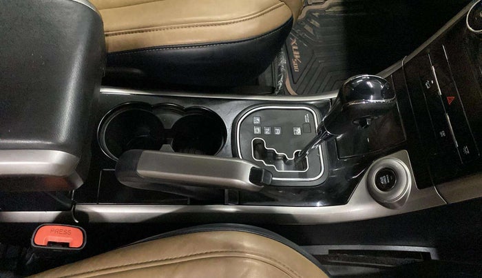 2020 Mahindra XUV500 W11 AT, Diesel, Automatic, 77,062 km, Gear Lever