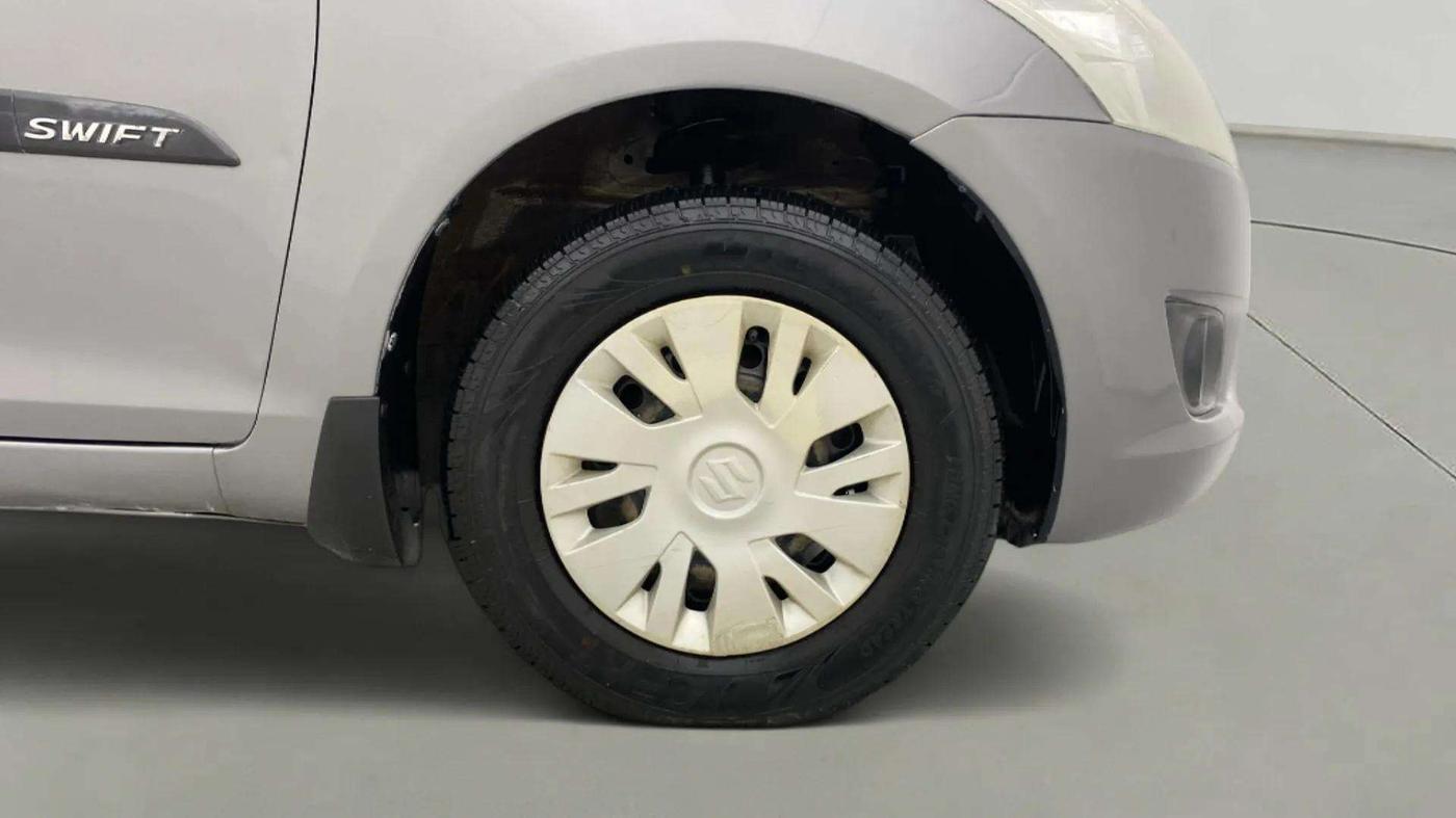 2014 Maruti Swift VXI, Petrol, Manual, 55,789 km, Right Front Wheel