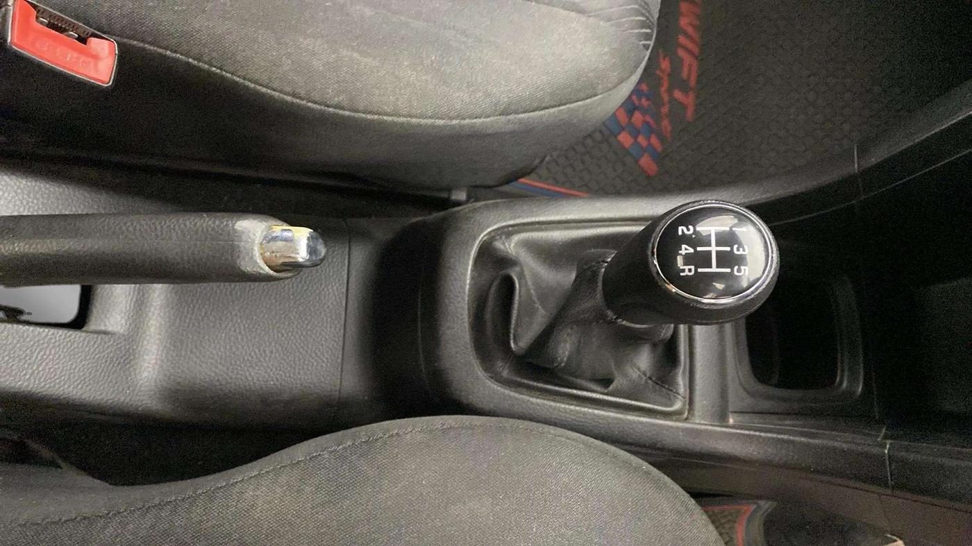 2014 Maruti Swift VXI, Petrol, Manual, 55,789 km, Gear Lever