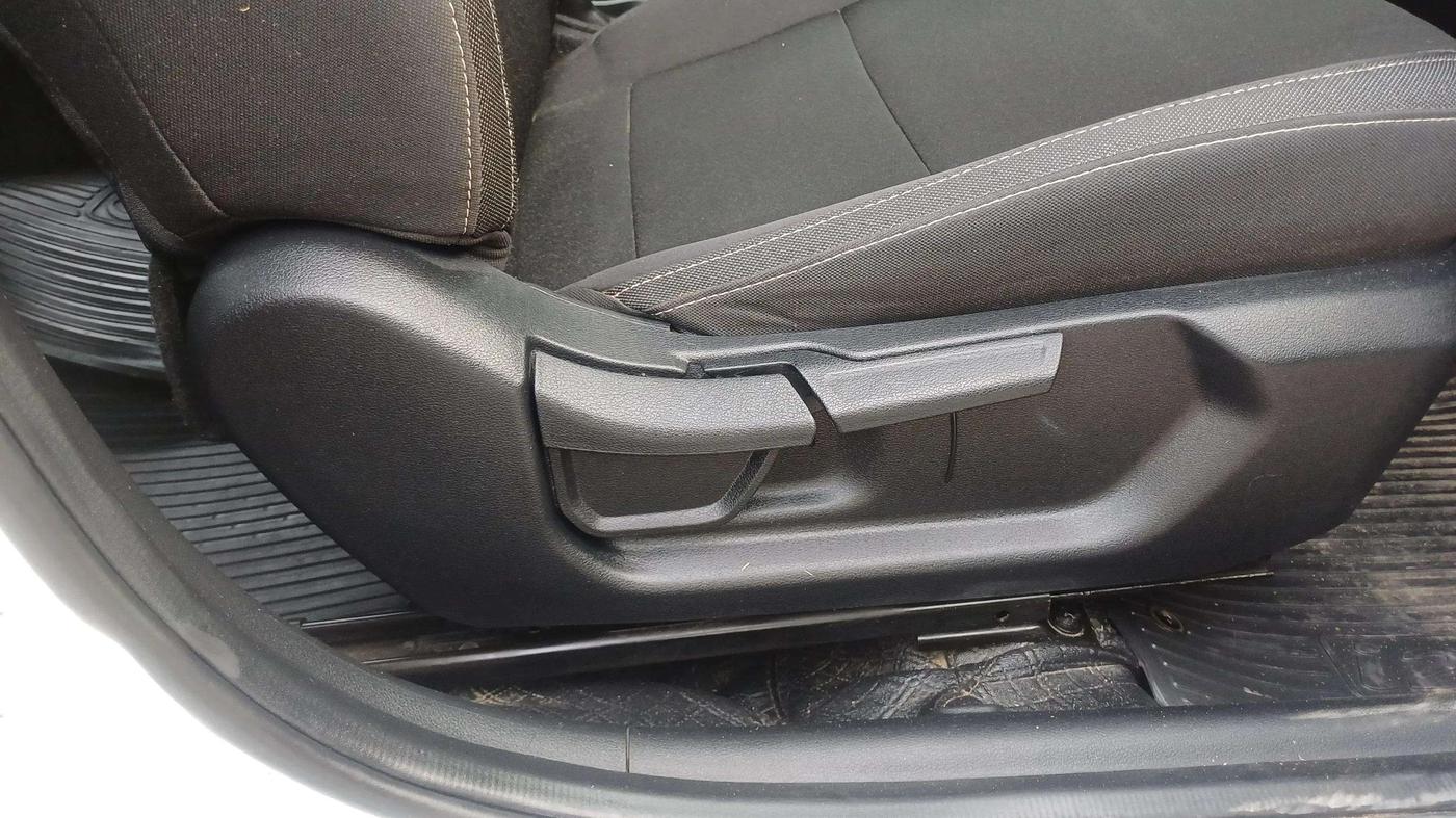 2020 Hyundai NEW I20 ASTA 1.2 MT, Petrol, Manual, 28,931 km, Driver Side Adjustment Panel