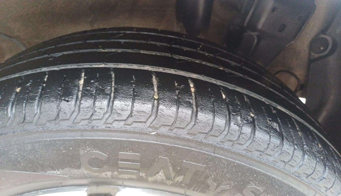 2020 Hyundai NEW I20 ASTA 1.2 MT, Petrol, Manual, 28,931 km, Right Rear Tyre Tread