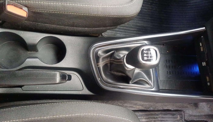 2020 Hyundai NEW I20 ASTA 1.2 MT, Petrol, Manual, 28,931 km, Gear Lever