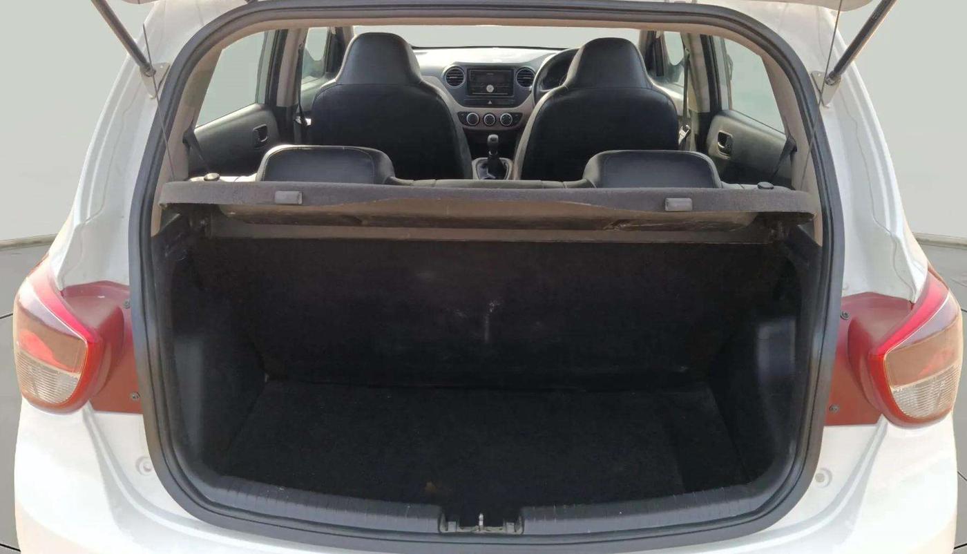 2016 Hyundai Grand i10 MAGNA 1.2 KAPPA VTVT, Petrol, Manual, 64,132 km, Boot Open Zoomed View