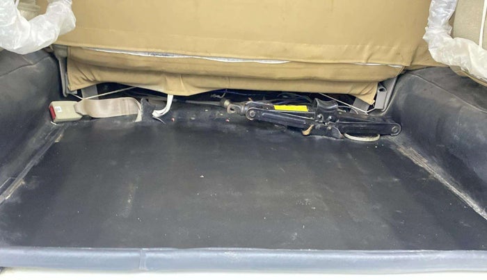 2022 Mahindra Bolero B6 (O), Diesel, Manual, 37,237 km, Boot Inside