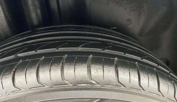 2018 Volkswagen Vento 1.2 TSI HIGHLINE PLUS AT, Petrol, Automatic, 35,560 km, Right Rear Tyre Tread