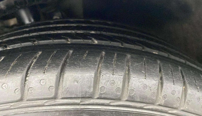 2018 Volkswagen Vento 1.2 TSI HIGHLINE PLUS AT, Petrol, Automatic, 35,560 km, Right Front Tyre Tread