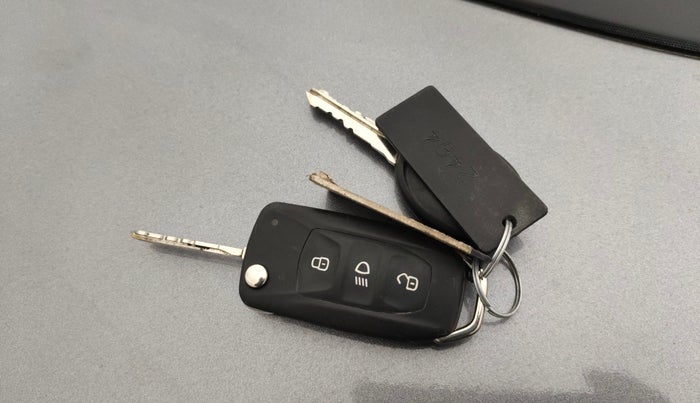 2018 Tata Tiago XZ PETROL, Petrol, Manual, 15,760 km, Key Close Up