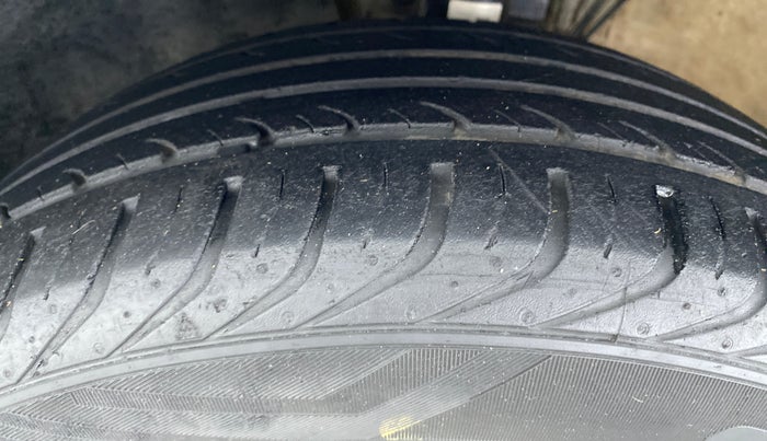2018 Volkswagen Polo COMFORTLINE 1.0 PETROL, Petrol, Manual, 26,865 km, Left Front Tyre Tread