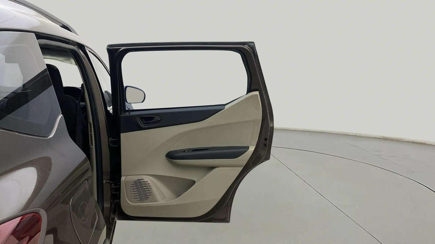 2023 Renault TRIBER RXT, Petrol, Manual, 12,732 km, RHS Rear Door