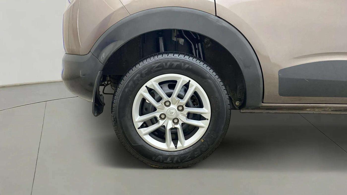 2023 Renault TRIBER RXT, Petrol, Manual, 12,732 km, Right Rear Wheel