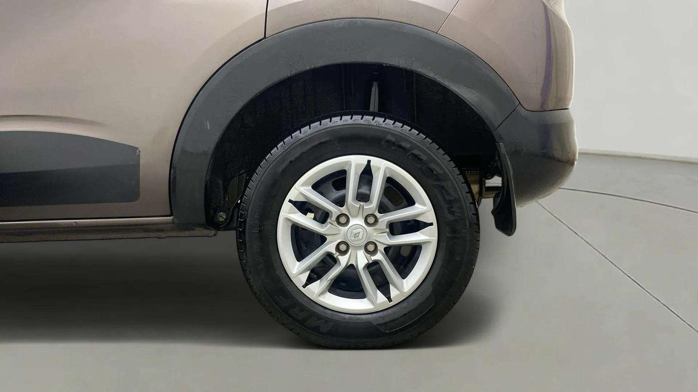 2023 Renault TRIBER RXT, Petrol, Manual, 12,732 km, Left Rear Wheel