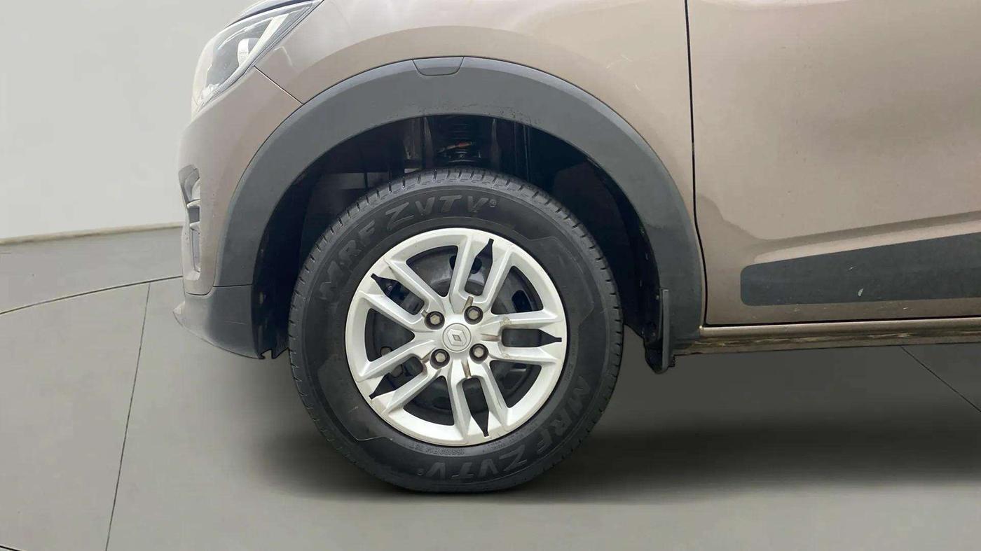 2023 Renault TRIBER RXT, Petrol, Manual, 12,732 km, Left Front Wheel