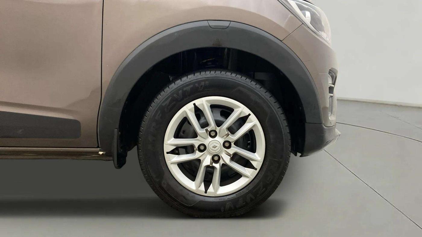 2023 Renault TRIBER RXT, Petrol, Manual, 12,732 km, Right Front Wheel
