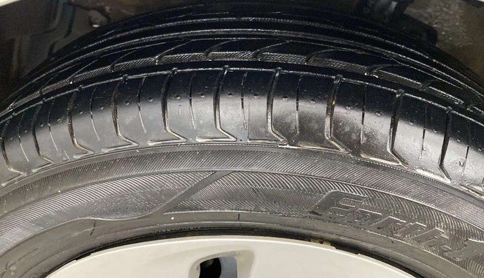 2016 Maruti Celerio VXI, Petrol, Manual, 30,624 km, Left Rear Tyre Tread