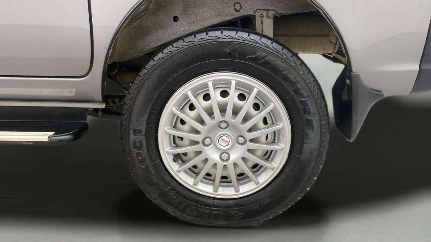 2023 Maruti Eeco 5 STR AC, Petrol, Manual, 20,053 km, Left Rear Wheel