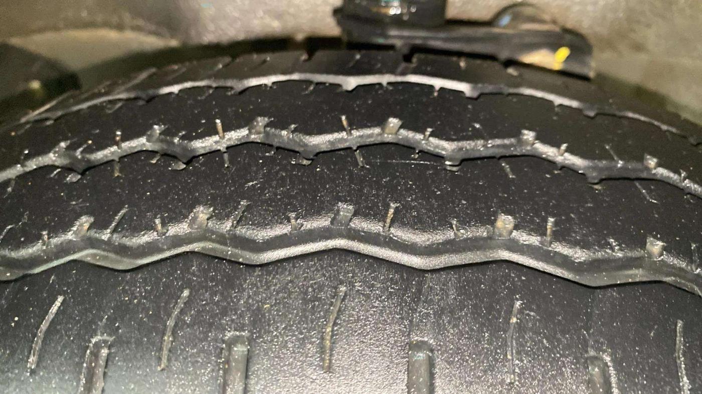 2023 Maruti Eeco 5 STR AC, Petrol, Manual, 20,053 km, Right Front Tyre Tread