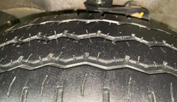 2023 Maruti Eeco 5 STR AC, Petrol, Manual, 20,053 km, Right Front Tyre Tread