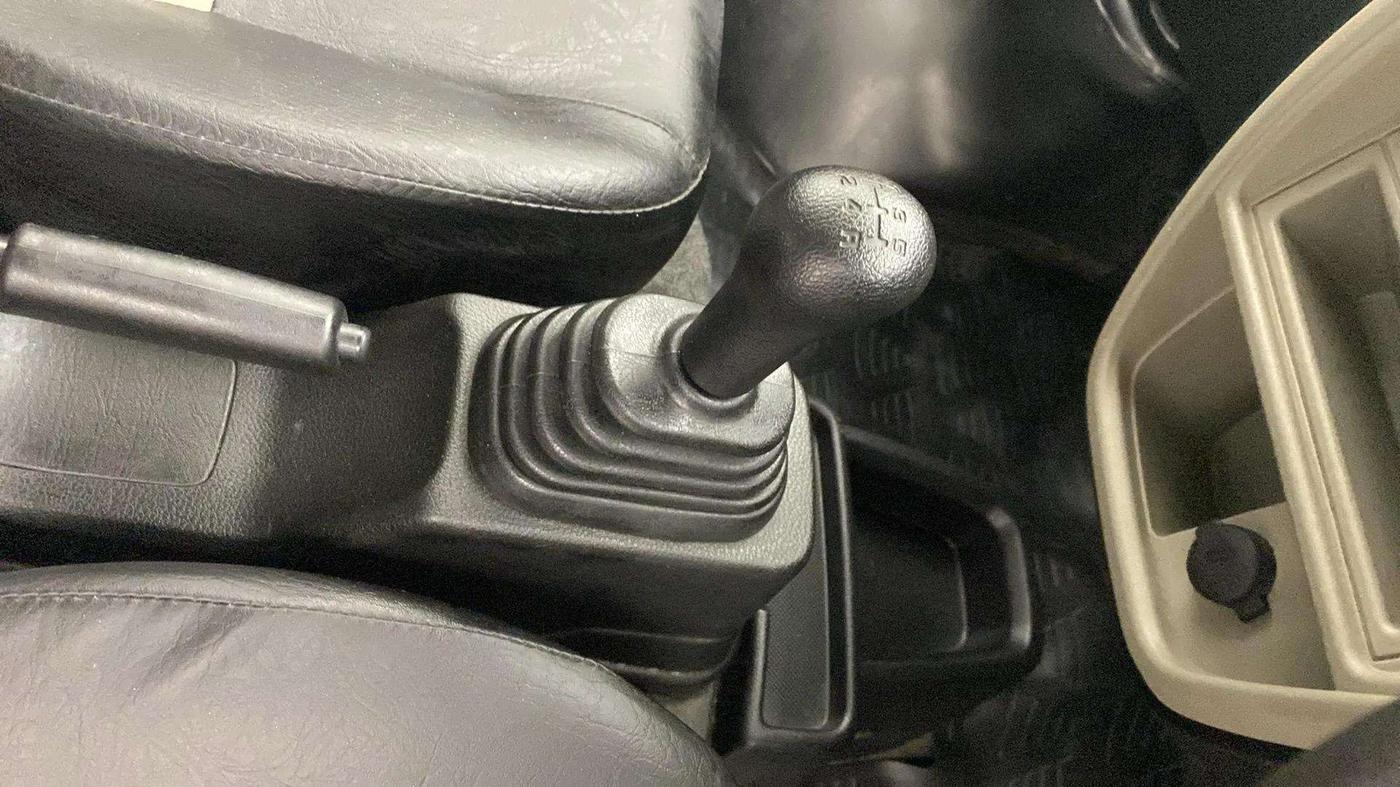 2023 Maruti Eeco 5 STR AC, Petrol, Manual, 20,053 km, Gear Lever