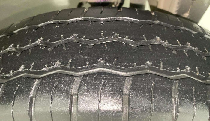 2023 Maruti Eeco 5 STR AC, Petrol, Manual, 20,053 km, Left Rear Tyre Tread