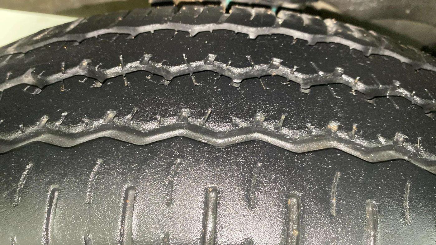 2023 Maruti Eeco 5 STR AC, Petrol, Manual, 20,053 km, Left Front Tyre Tread