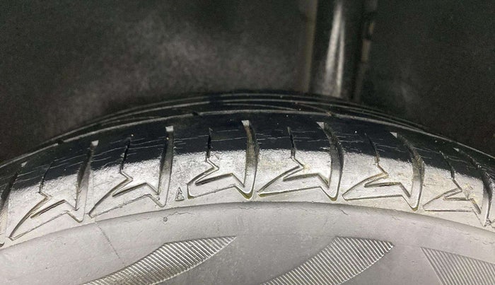 2015 Ford Ecosport TITANIUM 1.5L PETROL AT, Petrol, Automatic, 99,321 km, Left Rear Tyre Tread