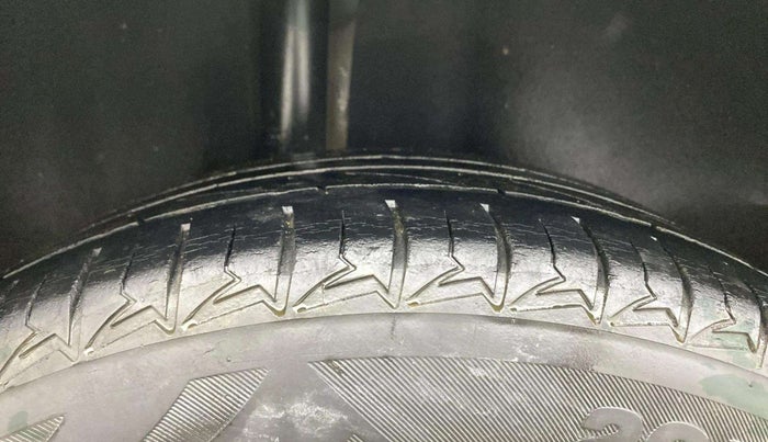 2015 Ford Ecosport TITANIUM 1.5L PETROL AT, Petrol, Automatic, 99,321 km, Right Rear Tyre Tread