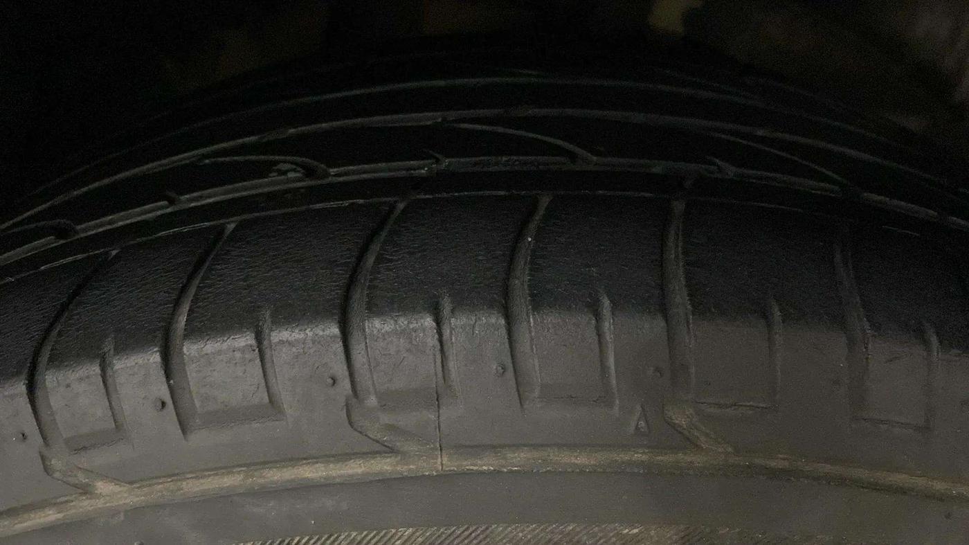 2020 Hyundai Creta SX (O) IVT 1.5 PETROL, Petrol, Automatic, 1,00,707 km, Left Rear Tyre Tread